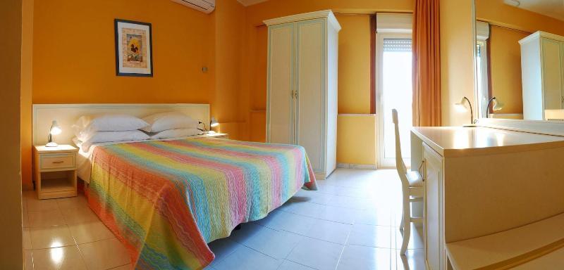 Hotel Michelangelo Teramo Kültér fotó