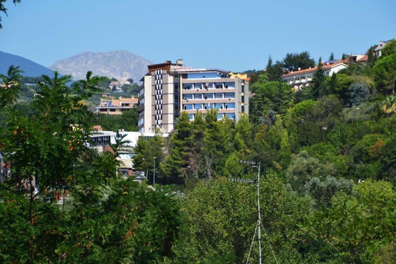 Hotel Michelangelo Teramo Kültér fotó